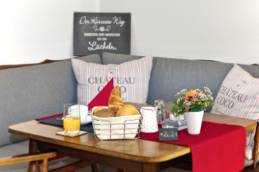 Gemütlich frühstücken Gemütlich frühstücken, bevor der Tag beginnt